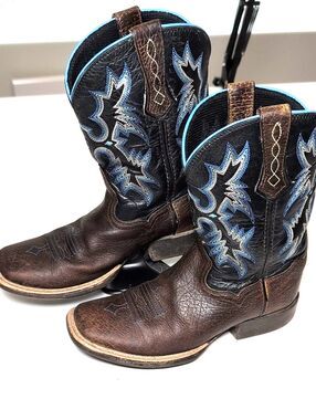 Ariat Brown Leather Cowboy Boots with Blue Embroidery
